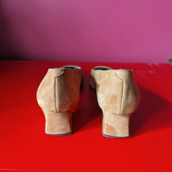1990's Kenneth Cole Tan Suede Heels - Picture 3 of 5